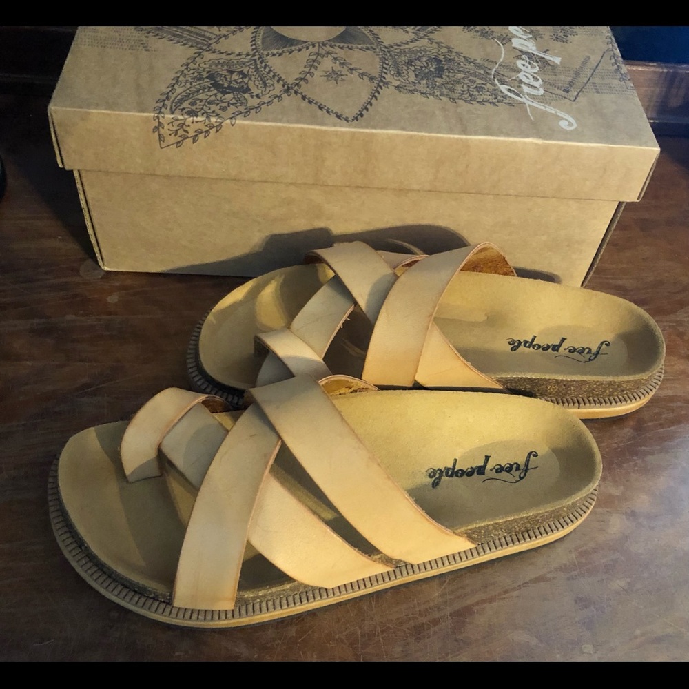 Free People Ventura Tan sandal women’s size 38  (7.5) New in box
